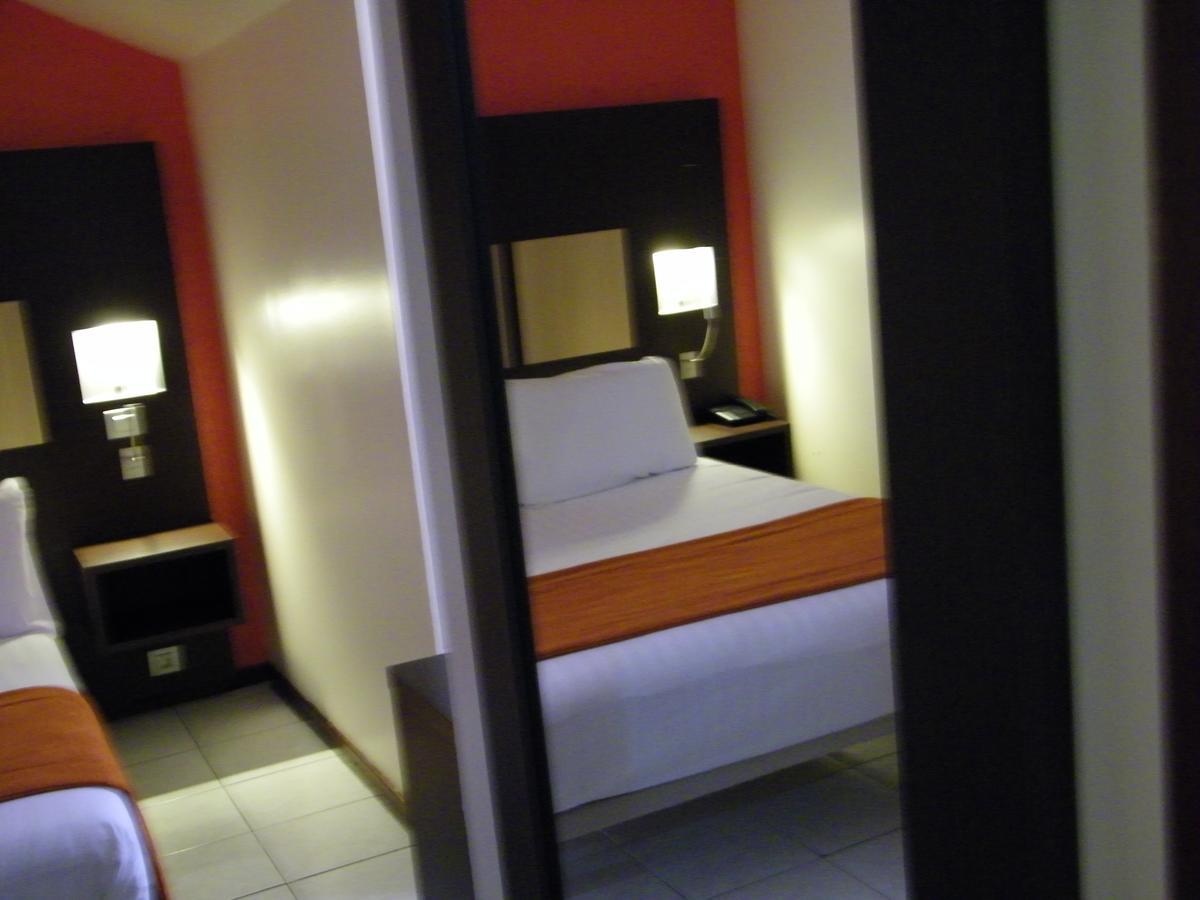 Central Hotel カイエンヌ エクステリア 写真